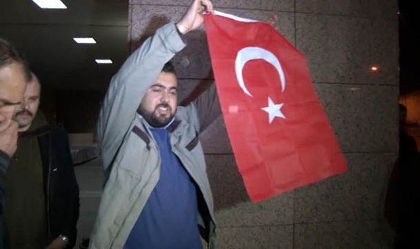 İzmir'de 10 polis serbest bırakıldı