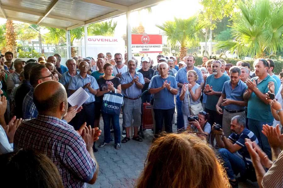 Didim’de cenazeye saldırı protesto edildi