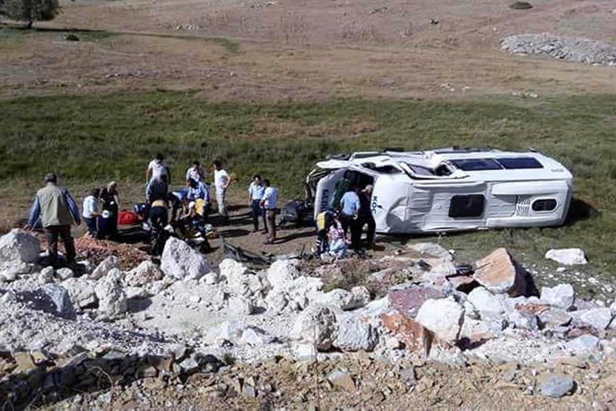 Kütahya'da yolcu minibüsü devrildi: 7 yaralı