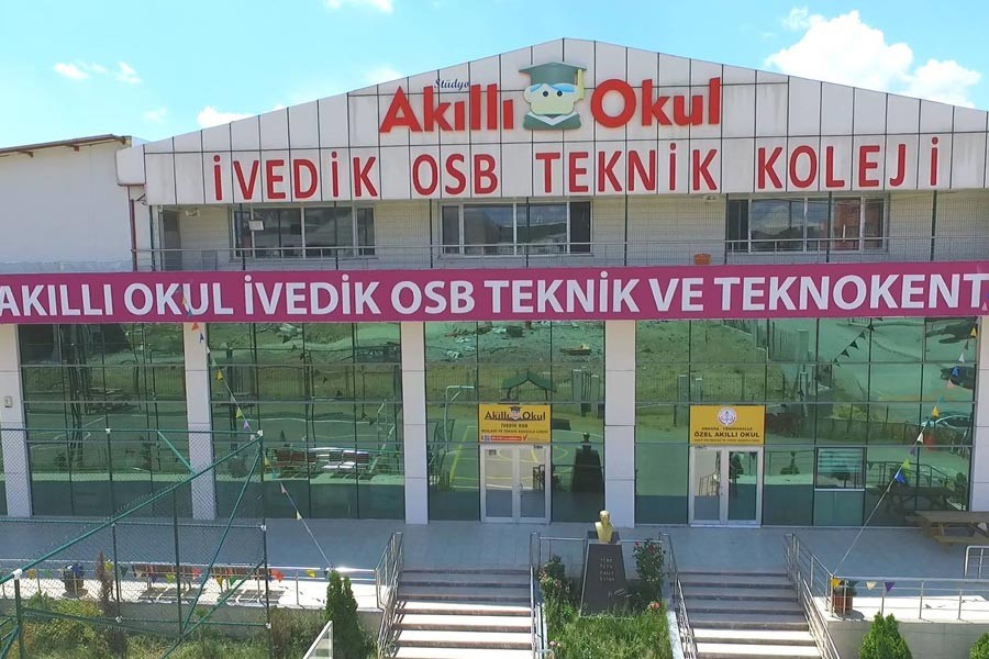 Akıllı okulların öğrencileri ve velileri müfredata ne diyor?