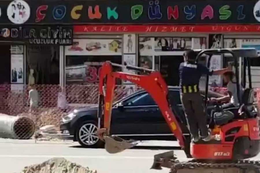 Batman’da çocuklar iş makinesi kullanıyor!