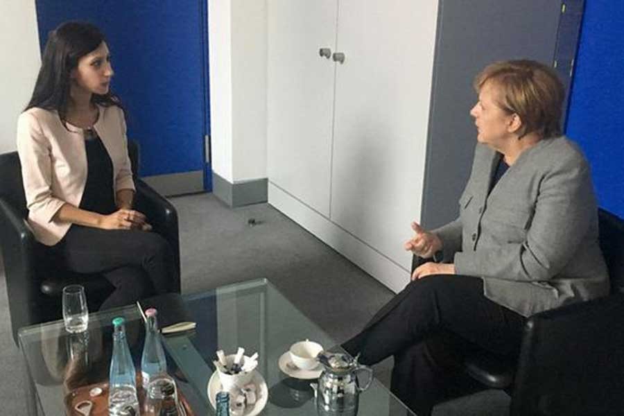 Merkel, Deniz Yücel'in eşi ile görüştü