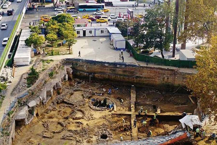 Beşiktaş'ta İstanbul'un en eski mezarlığı kazılıyor