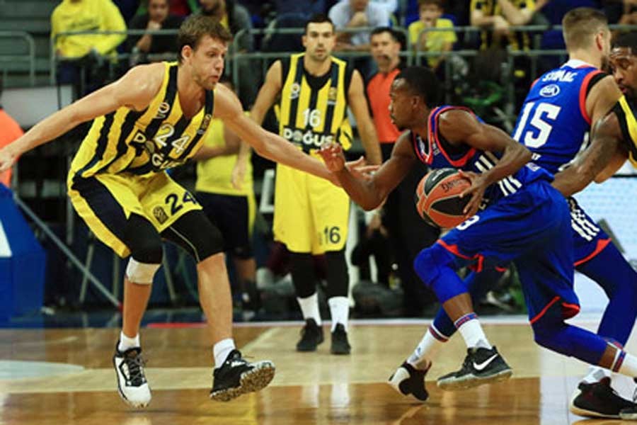 Parkede önce  Fenerbahçe, sonra Efes sahnede