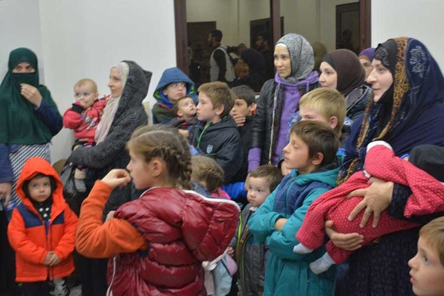 Rusya uyruklu IŞİD’lilerin aileleri, Rusya'ya teslim edildi