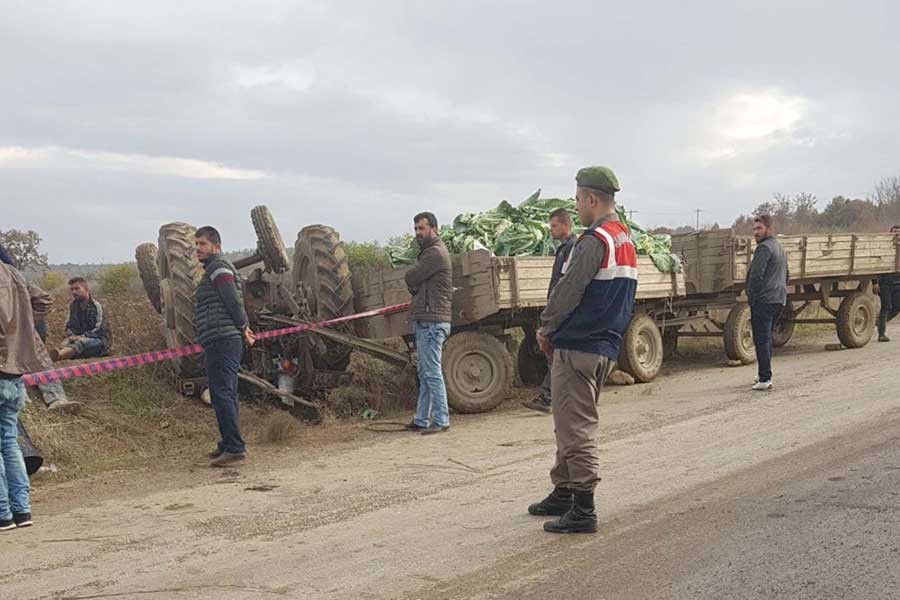 Devrilen traktörün altında kalan tarım işçisi öldü