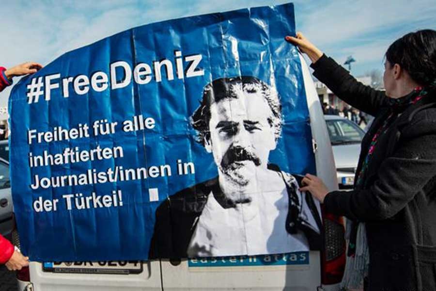 AKP Deniz Yücel’in tutukluluğunu OHAL’le savundu