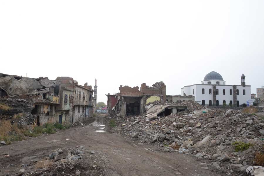 Ateşyan Sur'daki Ermeni Kilisesi'ni inceledi: Suçtur