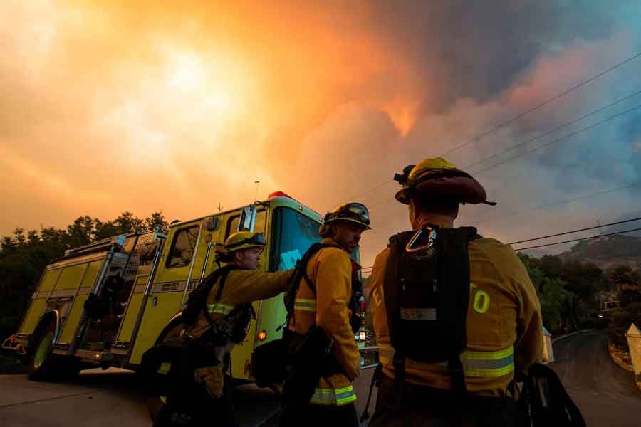 California’da Thomas Yangını: Santa Barbara tahliye edildi