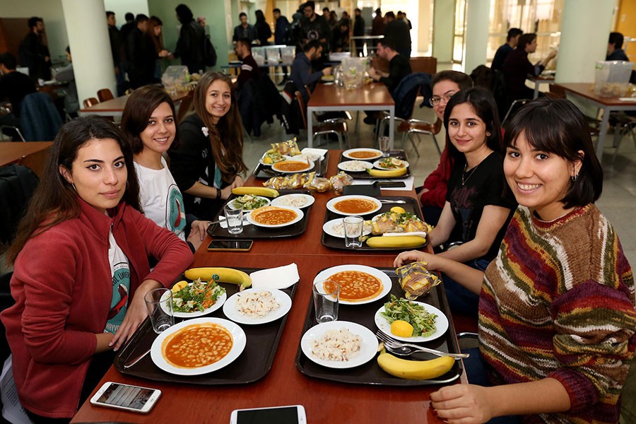 Dokuz Eylül Üniversitesi öğrencilerine vegan menü