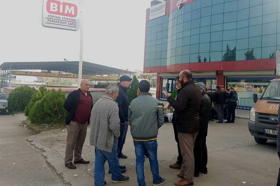 3 aydır maaş alamayan DOUBLEEM Tekstil işçileri iş bıraktı