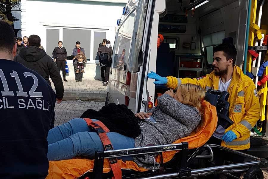 Taksim'de kadın turistin başına yorgun mermi isabet etti