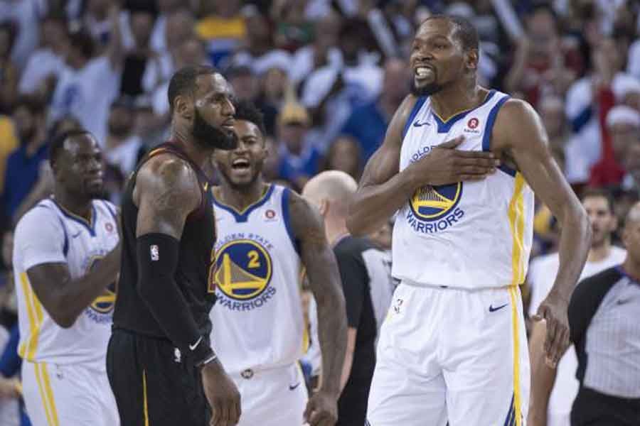 NBA'de Noel maçları: Warriors, Cavs'e geçit vermedi