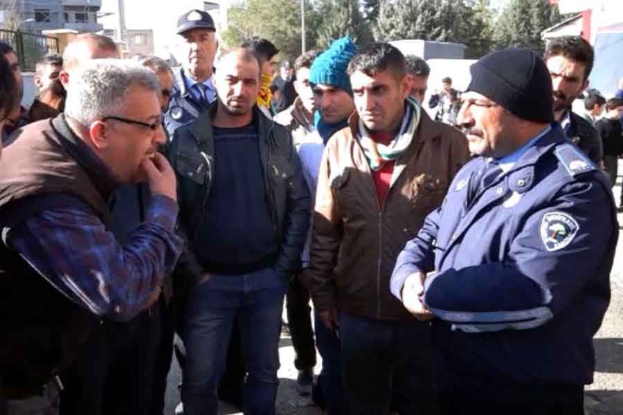 Tezgahı kaldırılan pazarcıdan 'Ağzımda diş bile yok' tepkisi