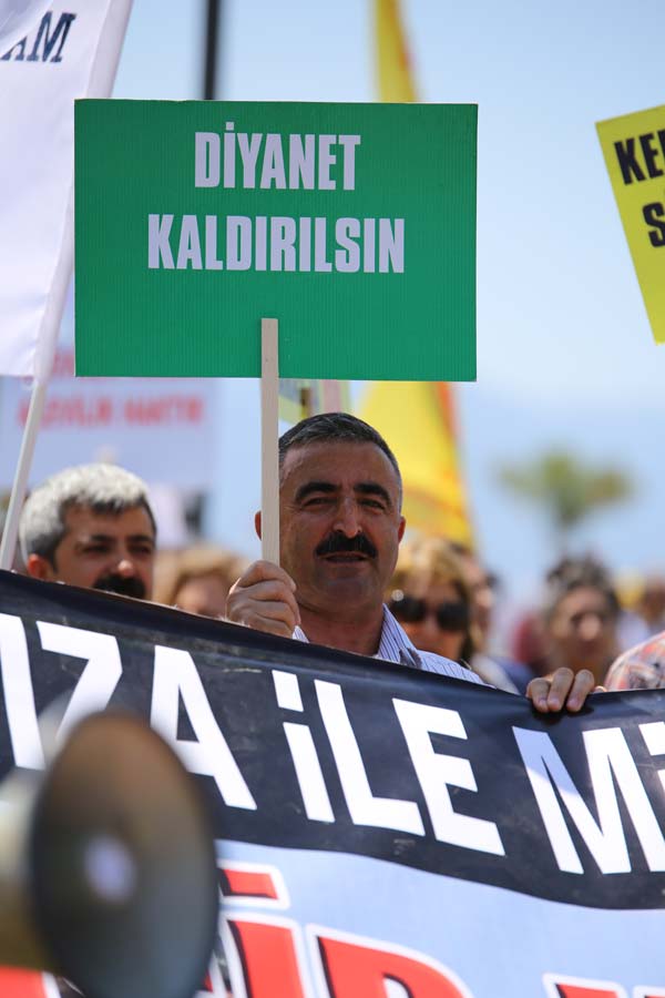 İzmir'de 1 Mayıs kutlamalarından kareler